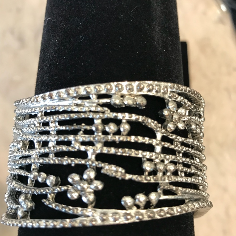Pretty Rhinestone cuff bracelet - Picture 4 of 5
